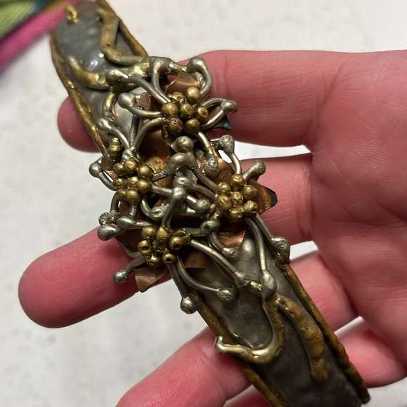 Unique Metallic Headband with Floral Accents - Picture 6 of 9